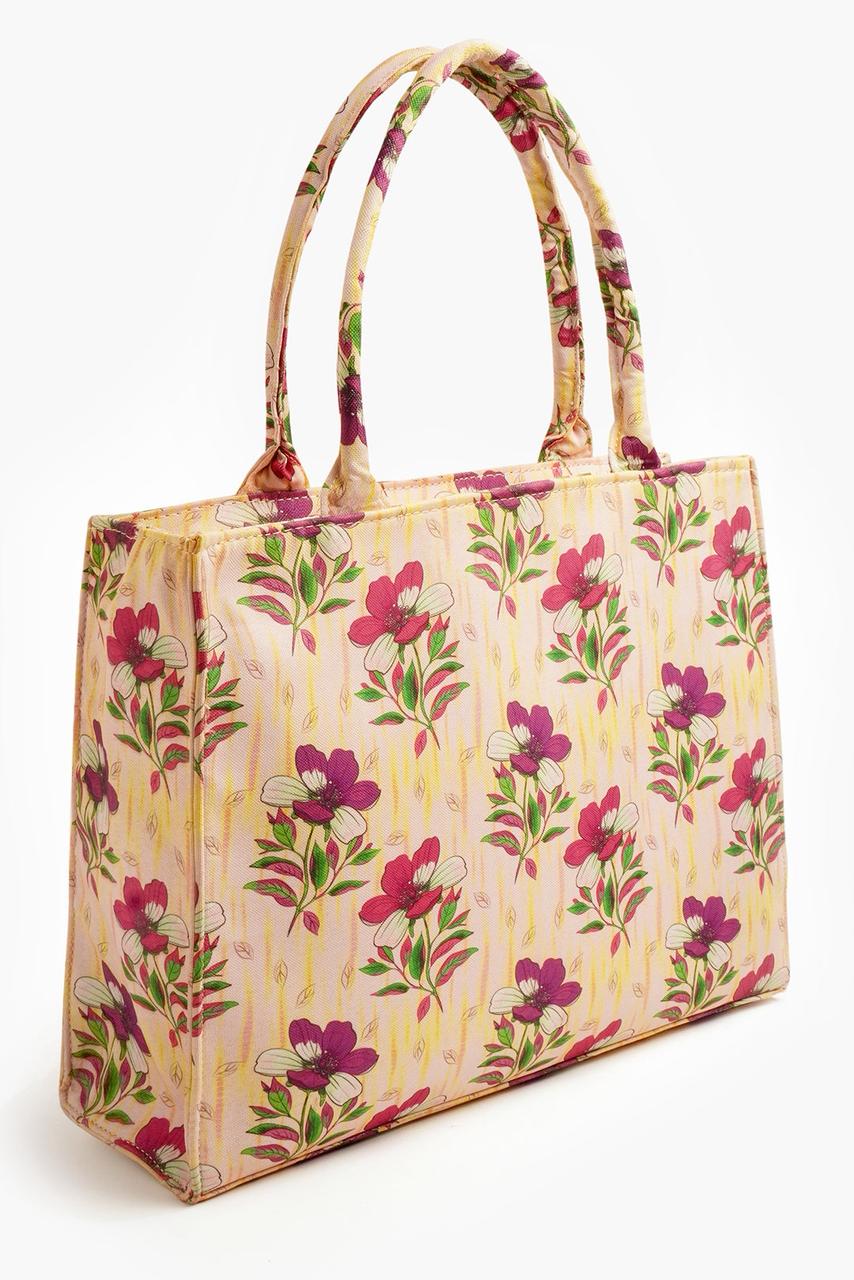 The UrbanVoyage Premium Carry Bag is designed for modern lifestyles, combining style, durability, and functionality in one sleek design. Made with high-quality materials, it offers spacious compartments for daily essentials, travel items, or office use - Image 3